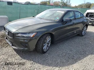 2021 Volvo S60 Momentum with VIN 7JR102FZ5MG108618, listed as a Copart auction lot 42124914 with 23,553 mi miles. Bid and sale history available at carsss.com. Image 1.
