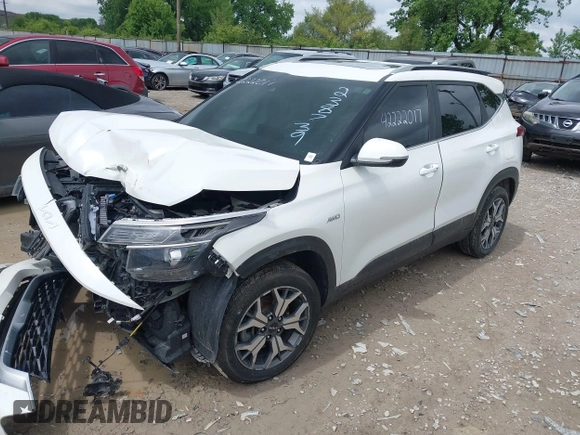 2022 Kia Seltos EX z VIN KNDERCAA0N7238739, wystawiony jako IAAI lot #42222017 z przebiegiem 72 565 mil mil oraz . Historia ofert i sprzedaży dostępna na DreamBid. Obrazek 2.