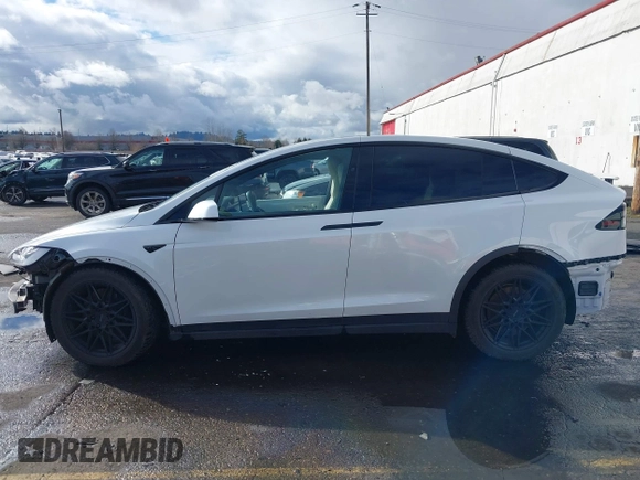 2022 Tesla Model X with VIN 7SAXCDE56NF360208, listed as a IAAI auction lot 41576953 with 9,759 mi miles. Bid and sale history available at carsss.com. Image 15.