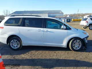 2013 Toyota Sienna XLE AAS with VIN 5TDYK3DC8DS402418, listed as a IAAI auction lot 41752030 with 193,390 mi miles. Bid and sale history available at carsss.com. Image 14.