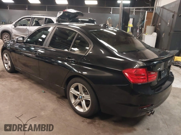 2015 BMW 3 Series 328i xDrive с VIN WBA3B5G55FNS13718, выставлен на аукционе IAAI как лот 42264153 с пробегом 180 428 миль миль и . История ставок и продаж доступна на DreamBid. Изображение 3.