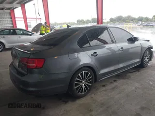 2016 Volkswagen Jetta Sport z VIN 3VWD17AJ3GM416482, wystawiony jako IAAI lot #41653790 z przebiegiem 109 380 mil mil oraz . Historia ofert i sprzedaży dostępna na DreamBid. Obrazek 4.