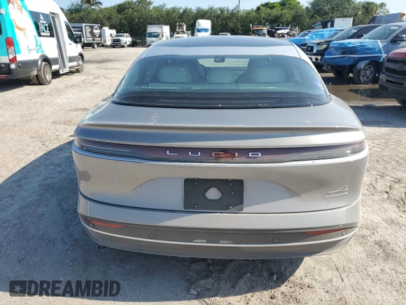 2023 Lucid Air Grand Touring z VIN 50EA1GBA4PA004875, wystawiony jako Copart lot #56100425 z przebiegiem 8176 mil mil oraz Szkody całkowita. Historia ofert i sprzedaży dostępna na DreamBid. Obrazek 6.