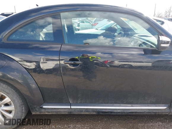 2019 Volkswagen Beetle S с VIN 3VWFD7ATXKM709046, выставлен на аукционе IAAI как лот 41701695 с пробегом 103 043 миль миль и . История ставок и продаж доступна на DreamBid. Изображение 13.