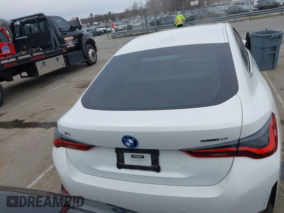 2023 BMW i4 eDrive35 z VIN WBY43AW04PFP70309, wystawiony jako IAAI lot #41745911 z przebiegiem 15 453 mil mil oraz . Historia ofert i sprzedaży dostępna na DreamBid. Obrazek 17.