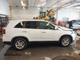 2014 Kia Sorento LX with VIN 5XYKT4A67EG433472, listed as a IAAI auction lot 41276576 with 177,014 mi miles. Bid and sale history available at carsss.com. Image 13.