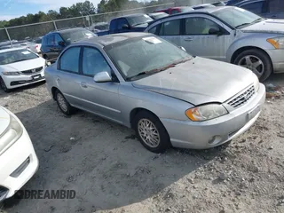 2004 Kia Spectra z VIN KNAFB121045316424, wystawiony jako IAAI lot #41680989 z przebiegiem 167 910 mil mil oraz . Historia ofert i sprzedaży dostępna na DreamBid. Obrazek 1.