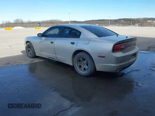 2013 Dodge Charger Police z VIN 2C3CDXAT1DH642347, wystawiony jako IAAI lot #41442517 z przebiegiem 193 232 mil mil oraz . Historia ofert i sprzedaży dostępna na DreamBid. Obrazek 3.