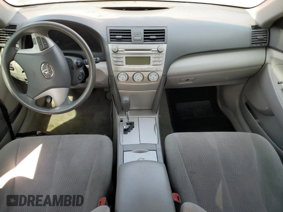 2011 Toyota Camry LE z VIN 4T4BF3EKXBR097272, wystawiony jako Copart lot #59220845 z przebiegiem Nie podano mil oraz Szkoda całkowita • Salvage title. Historia ofert i sprzedaży dostępna na DreamBid. Obrazek 8.