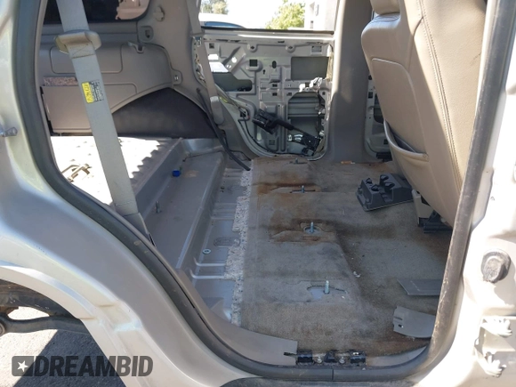 2005 Chevrolet Tahoe LS with VIN 1GNEC13V75R259203, listed as a IAAI auction lot 42714903 with 175,131 mi miles and . Bid and sale history available at DreamBid. Image 8.