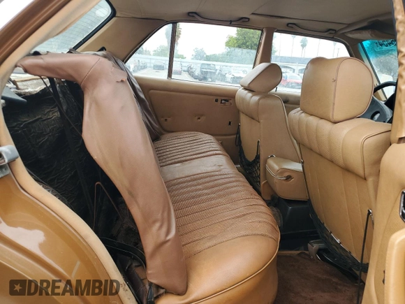 1981 Mercedes-Benz 300 D z VIN WDBAB30A3BB219467, wystawiony jako Copart lot #76183454 z przebiegiem 123 938 mil mil oraz Czysty tytuł • Clean title. Historia ofert i sprzedaży dostępna na DreamBid. Obrazek 10.
