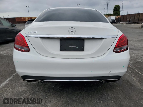 2018 Mercedes-Benz C 300 z VIN 55SWF4JB6JU275731, wystawiony jako Copart lot #55496575 z przebiegiem 51 107 mil mil oraz Szkoda całkowita • Salvage title. Historia ofert i sprzedaży dostępna na DreamBid. Obrazek 6.
