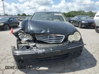 2005 Mercedes-Benz C 240 z VIN WDBRF61J05A771378, wystawiony jako Copart lot #64132575 z przebiegiem 134 018 mil mil oraz Szkoda całkowita • Salvage title. Historia ofert i sprzedaży dostępna na DreamBid. Obrazek 5.
