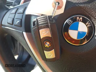 2014 BMW X6 xDrive35i z VIN 5UXFG2C57E0H10305, wystawiony jako IAAI lot #42109416 z przebiegiem 144 816 mil mil oraz . Historia ofert i sprzedaży dostępna na DreamBid. Obrazek 11.
