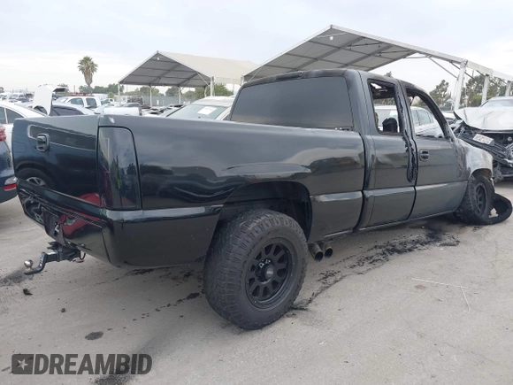 2000 GMC Sierra 1500 SLE z VIN 2GTEC19T7Y1145021, wystawiony jako IAAI lot #40013126 z przebiegiem Nie podano mil oraz . Historia ofert i sprzedaży dostępna na DreamBid. Obrazek 4.
