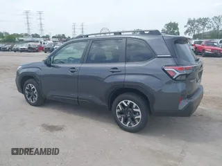 2025 Subaru Forester Premium z VIN JF2SLDDC4SH451241, wystawiony jako IAAI lot #42256273 z przebiegiem 3 108 mil mil oraz . Historia ofert i sprzedaży dostępna na DreamBid. Obrazek 3.