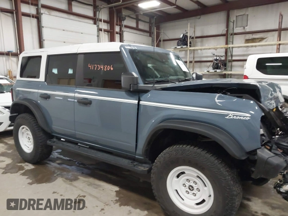 2023 Ford Bronco z VIN 1FMDE4DH2PLA40790, wystawiony jako IAAI lot #41734806 z przebiegiem 19 913 mil mil oraz . Historia ofert i sprzedaży dostępna na DreamBid. Obrazek 13.