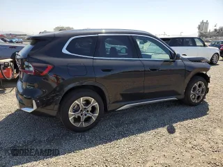 2025 BMW X1 xDrive28i z VIN WBX73EF06S5209777, wystawiony jako Copart lot #52076935 z przebiegiem 324 mil mil oraz Szkody całkowita. Historia ofert i sprzedaży dostępna na DreamBid. Obrazek 3.