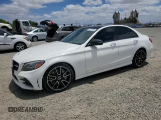 2019 Mercedes-Benz C 300 z VIN 55SWF8DB0KU297258, wystawiony jako Copart lot #56372495 z przebiegiem 64 326 mil mil oraz Szkody całkowita. Historia ofert i sprzedaży dostępna na DreamBid. Obrazek 1.