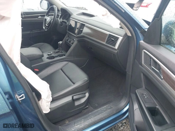 2019 Volkswagen Atlas 3.6L V6 SE w/Technology with VIN 1V2UR2CA1KC511840, listed as a IAAI auction lot 41959906 with 73,797 mi miles. Bid and sale history available at carsss.com. Image 5.