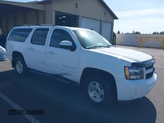 2007 Chevrolet Suburban LT z VIN 1GNFK16357J184567, wystawiony jako IAAI lot #41811824 z przebiegiem 233 405 mil mil oraz . Historia ofert i sprzedaży dostępna na DreamBid. Obrazek 1.