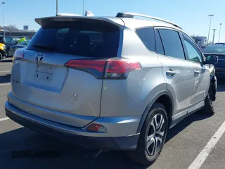 2017 Toyota RAV4 LE with VIN 2T3BFREV0HW562035, listed as a IAAI auction lot 41755916 with 77,562 mi miles. Bid and sale history available at carsss.com. Image 4.