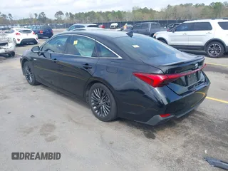 2021 Toyota Avalon Hybrid XSE z VIN 4T1EA1AB2MU002741, wystawiony jako IAAI lot #41865444 z przebiegiem 141 196 mil mil oraz . Historia ofert i sprzedaży dostępna na DreamBid. Obrazek 3.