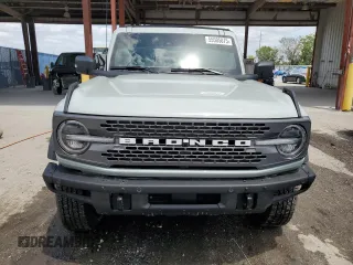 2024 Ford Bronco Badlands z VIN 1FMEE9BP3RLA46984, wystawiony jako Copart lot #55505075 z przebiegiem 4089 mil mil oraz Szkody całkowita. Historia ofert i sprzedaży dostępna na DreamBid. Obrazek 5.