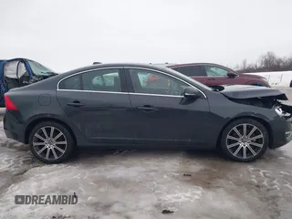 2015 Volvo S60 T5 Premier z VIN YV1612TK3F1359338, wystawiony jako IAAI lot #41645209 z przebiegiem 106 822 mil mil oraz . Historia ofert i sprzedaży dostępna na DreamBid. Obrazek 13.