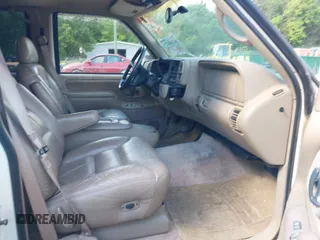 1997 Chevrolet Suburban with VIN 3GNFK16R2VG141730, listed as a IAAI auction lot 42208327 with 158,448 mi miles and . Bid and sale history available at DreamBid. Image 5.