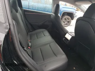 2024 Tesla Model 3 z VIN 5YJ3E1EA5RF748960, wystawiony jako Copart lot #83690834 z przebiegiem 2111 mil mil oraz Szkody całkowita. Historia ofert i sprzedaży dostępna na DreamBid. Obrazek 10.