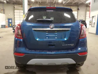 2020 Buick Encore Essence z VIN KL4CJGSB9LB033504, wystawiony jako Copart lot #43911325 z przebiegiem 62 471 mil mil oraz Szkody całkowita. Historia ofert i sprzedaży dostępna na DreamBid. Obrazek 6.