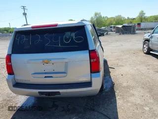 2017 Chevrolet Suburban LT z VIN 1GNSKHKC9HR268651, wystawiony jako IAAI lot #42125406 z przebiegiem 174 451 mil mil oraz . Historia ofert i sprzedaży dostępna na DreamBid. Obrazek 16.