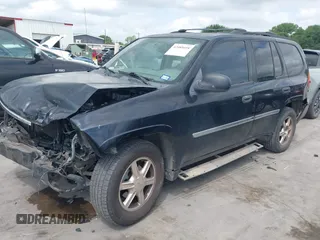 2009 GMC Envoy SLE z VIN 1GKDS33S592105035, wystawiony jako IAAI lot #42089058 z przebiegiem 249 127 mil mil oraz . Historia ofert i sprzedaży dostępna na DreamBid. Obrazek 2.