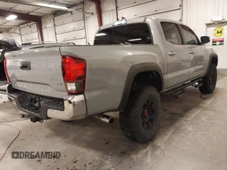 2019 Toyota Tacoma SR z VIN 3TMCZ5AN1KM232360, wystawiony jako IAAI lot #42006355 z przebiegiem 133 909 mil mil oraz . Historia ofert i sprzedaży dostępna na DreamBid. Obrazek 4.