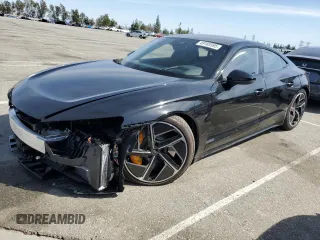2024 Audi RS e-tron GT z VIN WAUBHBFW2R7901512, wystawiony jako Copart lot #49185595 z przebiegiem 1993 mil mil oraz Szkody całkowita. Historia ofert i sprzedaży dostępna na DreamBid. Obrazek 1.
