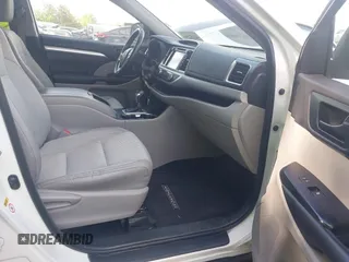 2017 Toyota Highlander LE z VIN 5TDZZRFH1HS227592, wystawiony jako IAAI lot #42162545 z przebiegiem 113 102 mil mil oraz . Historia ofert i sprzedaży dostępna na DreamBid. Obrazek 5.