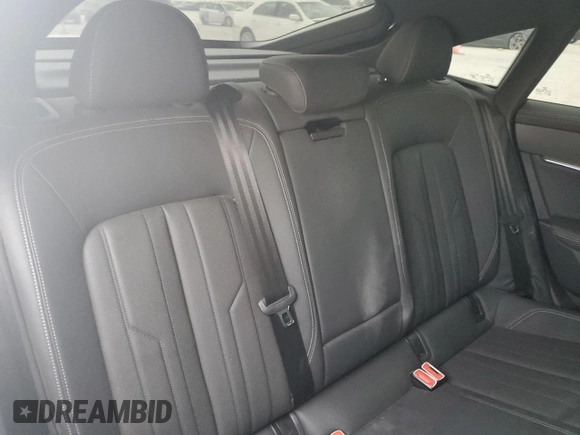 2023 Audi A7 z VIN WAUU2BF25PN017581, wystawiony jako Copart lot #88101535 z przebiegiem 70 698 mil mil oraz Nie do naprawy • Non repairable. Historia ofert i sprzedaży dostępna na DreamBid. Obrazek 10.