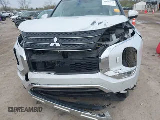 2022 Mitsubishi Outlander SE z VIN JA4J4UA85NZ036591, wystawiony jako IAAI lot #42106573 z przebiegiem 37 467 mil mil oraz . Historia ofert i sprzedaży dostępna na DreamBid. Obrazek 6.