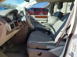 2010 Chrysler Town & Country Touring with VIN 2A4RR5D18AR373236, listed as a Copart auction lot 50082795 with 281,112 mi miles and Salvage Title. Bid and sale history available at DreamBid. Image 7.