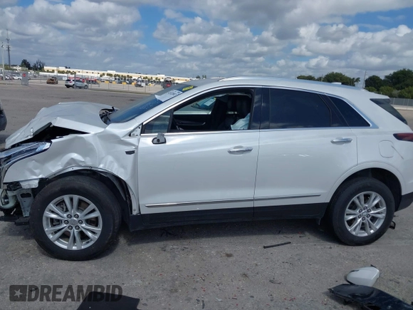 2021 Cadillac XT5 FWD Luxury with VIN 1GYKNAR40MZ146268, listed as a IAAI auction lot 41522802 with 61,775 mi miles. Bid and sale history available at carsss.com. Image 15.