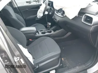 2019 Kia Sorento LX V6 with VIN 5XYPG4A57KG544567, listed as a IAAI auction lot 41608320 with 40,842 mi miles. Bid and sale history available at carsss.com. Image 5.