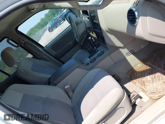 2007 Ford Explorer XLT z VIN 1FMEU63E57UA47477, wystawiony jako IAAI lot #42646649 z przebiegiem 33 296 mil mil oraz . Historia ofert i sprzedaży dostępna na DreamBid. Obrazek 5.