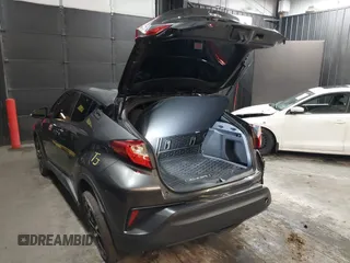 2019 Toyota C-HR XLE z VIN NMTKHMBX3KR083103, wystawiony jako IAAI lot #41935669 z przebiegiem 39 841 mil mil oraz . Historia ofert i sprzedaży dostępna na DreamBid. Obrazek 3.