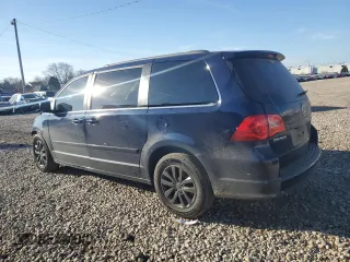 2014 Volkswagen Routan SE with VIN 2C4RVABG1ER134831, listed as a Copart auction lot 84247044 with 111,982 mi miles and Non repairable. Bid and sale history available at DreamBid. Image 2.