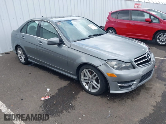 2014 Mercedes-Benz C with VIN WDDGF8AB5ER318166, listed as a IAAI auction lot 41911146 with 115,691 mi miles. Bid and sale history available at carsss.com. Image 1.