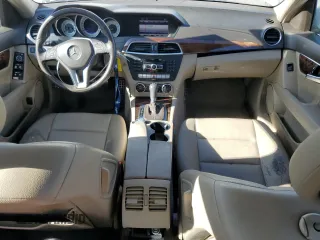 2014 Mercedes-Benz C 250 Sport z VIN WDDGF4HB6ER317770, wystawiony jako Copart lot #88786415 z przebiegiem 165 399 mil mil oraz Szkoda całkowita • Salvage title. Historia ofert i sprzedaży dostępna na DreamBid. Obrazek 8.