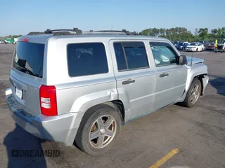 2008 Jeep Patriot Sport with VIN 1J8FT28W08D589442, listed as a IAAI auction lot 42063006 with 265,904 mi miles. Bid and sale history available at carsss.com. Image 4.