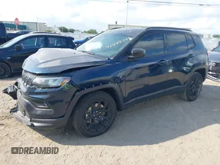 2024 Jeep Compass Latitude z VIN 3C4NJDBN7RT162744, wystawiony jako IAAI lot #42222143 z przebiegiem 8 657 mil mil oraz . Historia ofert i sprzedaży dostępna na DreamBid. Obrazek 18.
