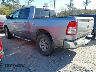 2019 Ram 1500 Big Horn z VIN 1C6RRFFG5KN803260, wystawiony jako IAAI lot #41847656 z przebiegiem 135 753 mil mil oraz . Historia ofert i sprzedaży dostępna na DreamBid. Obrazek 3.